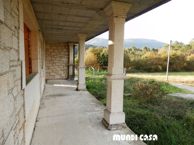 6 bedroom Townhouse for sale in Boiro with garage - € 190,000 (Ref: 8947212)