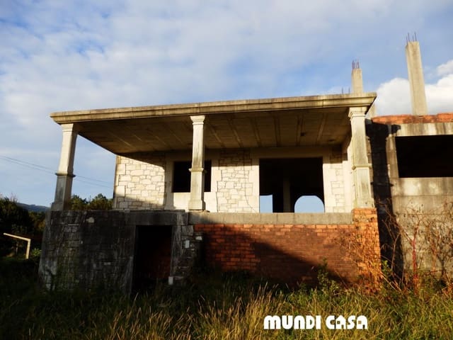 6 bedroom Townhouse for sale in Boiro with garage - € 190,000 (Ref: 8947212)