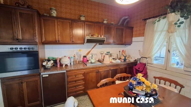 4 bedroom Townhouse for sale in A Pobra do Caramiñal - € 199,000 (Ref: 9001544)