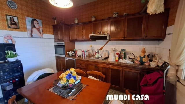 4 bedroom Townhouse for sale in A Pobra do Caramiñal - € 199,000 (Ref: 9001544)