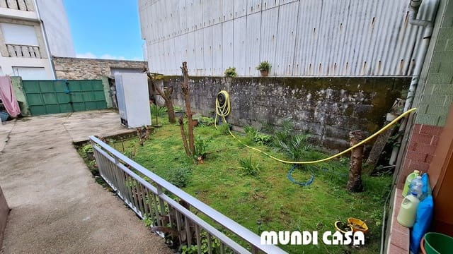 4 bedroom Townhouse for sale in A Pobra do Caramiñal - € 199,000 (Ref: 9001544)