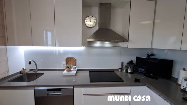 Casa de 6 habitaciones en Boiro en venta - 300.000 € (Ref: 9134702)