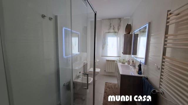 Casa de 6 habitaciones en Boiro en venta - 300.000 € (Ref: 9134702)