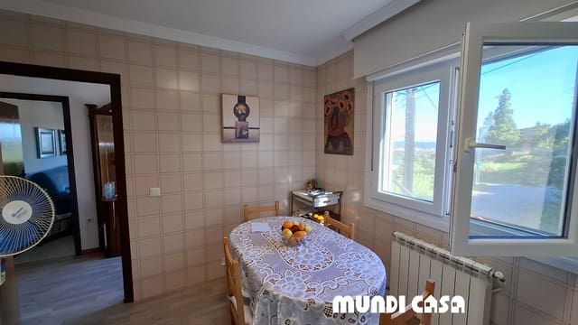 Casa de 6 habitaciones en Boiro en venta - 300.000 € (Ref: 9134702)