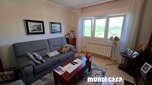 Casa de 6 habitaciones en Boiro en venta - 300.000 € (Ref: 9134702)