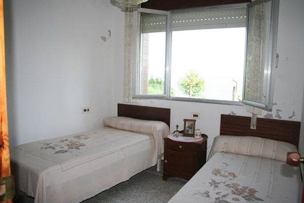 8 slaapkamer Huis te koop in Boiro met garage - € 125.000 (Ref: 9651287)