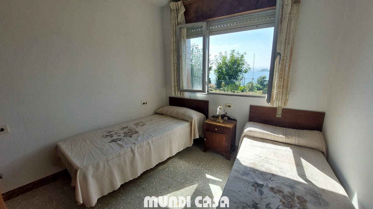 8 slaapkamer Huis te koop in Boiro met garage - € 125.000 (Ref: 9651287)