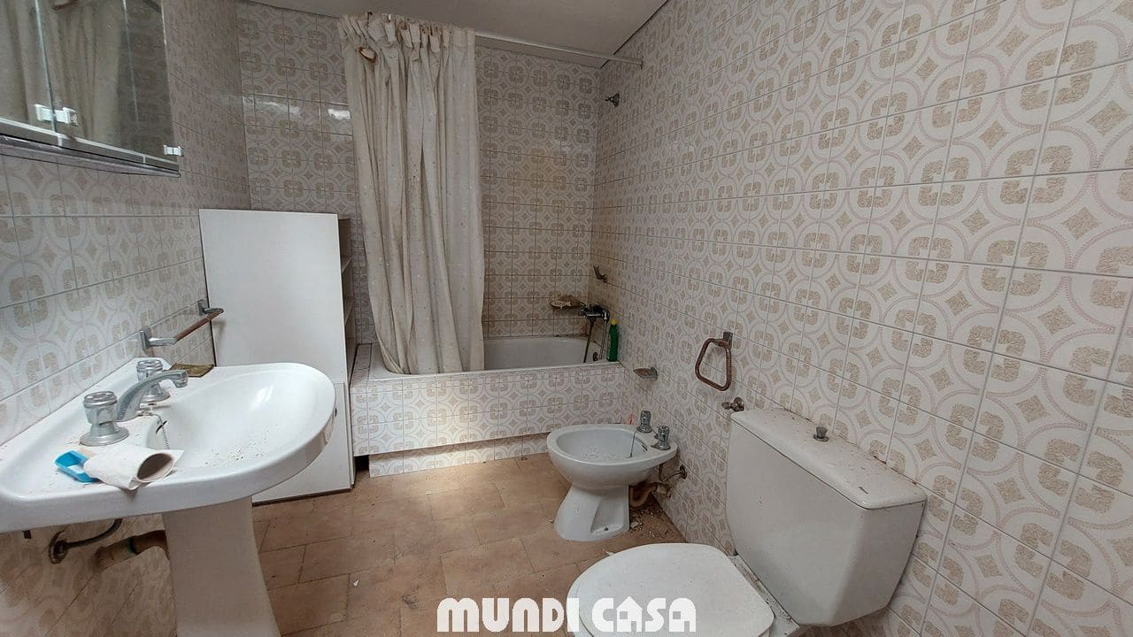 8 slaapkamer Huis te koop in Boiro met garage - € 125.000 (Ref: 9651287)