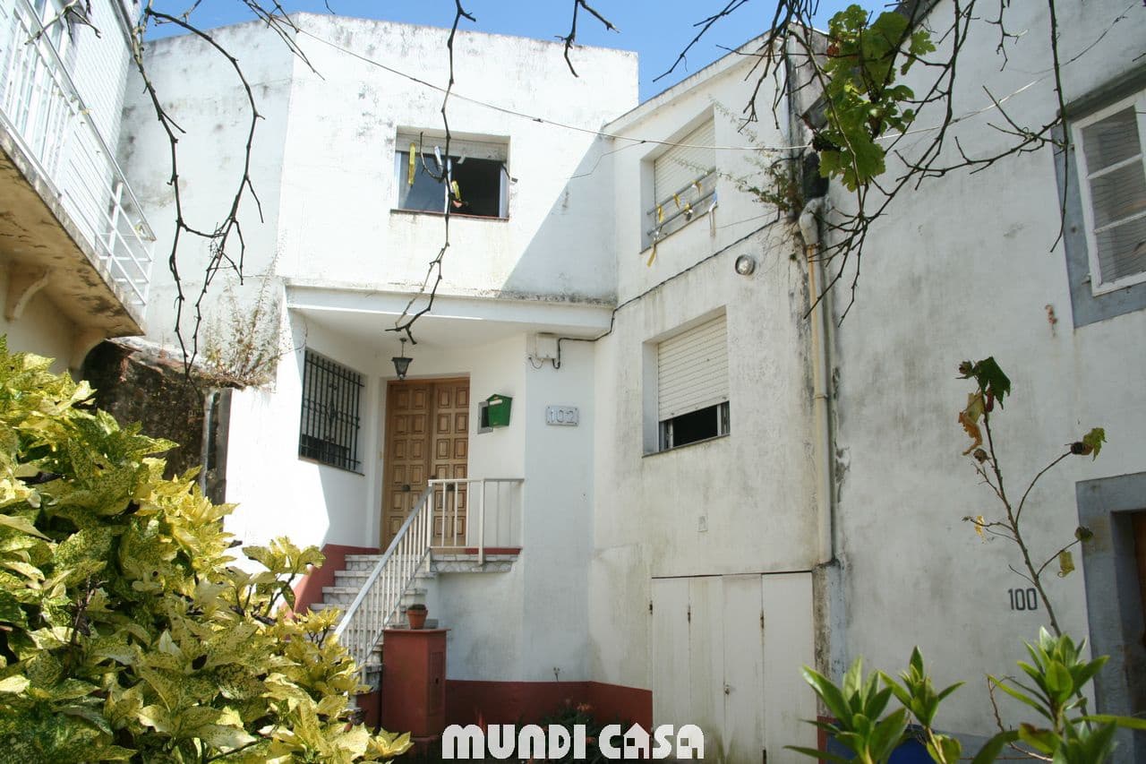 8 slaapkamer Huis te koop in Boiro met garage - € 125.000 (Ref: 9651287)