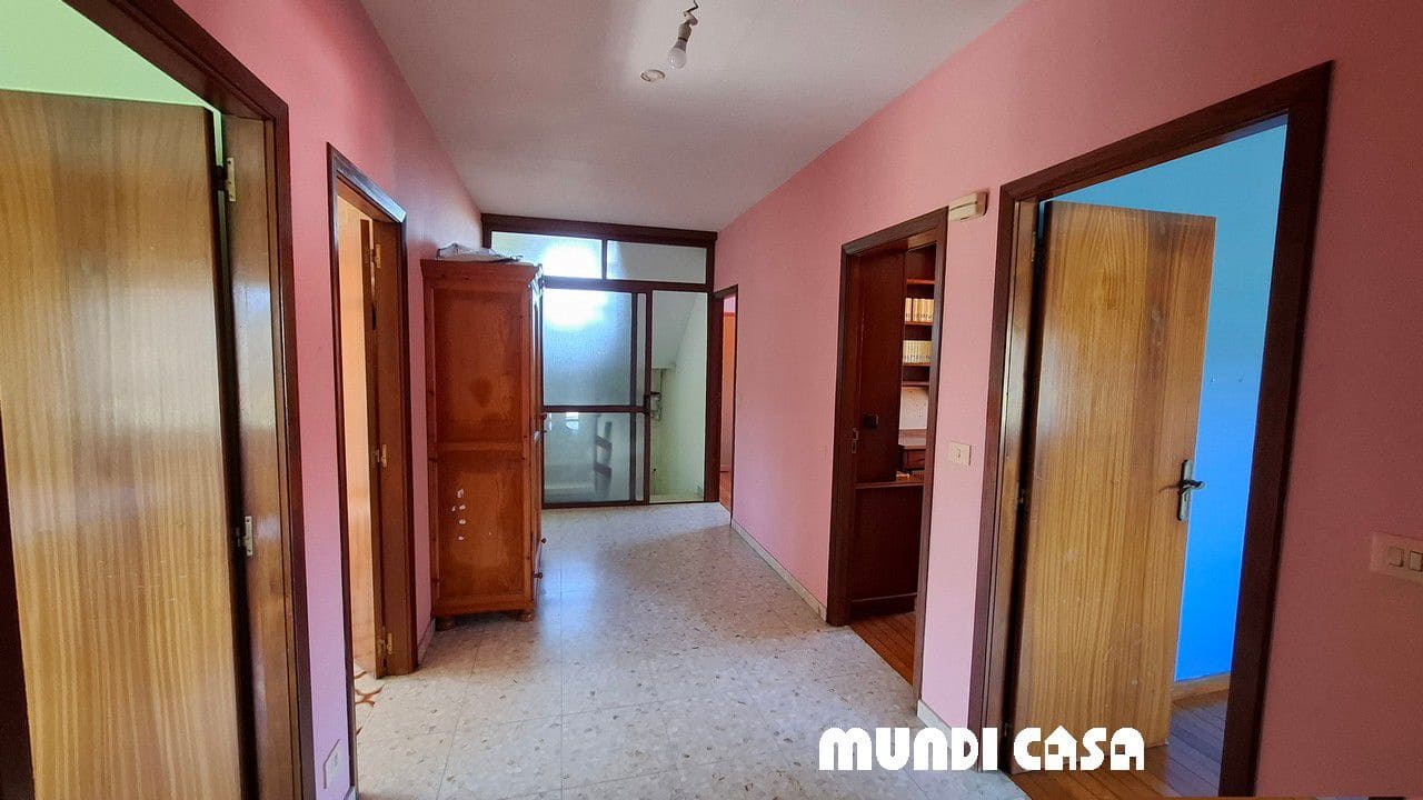 4 bedroom Townhouse for sale in Rianxo with garage - € 350,000 (Ref: 9711157)