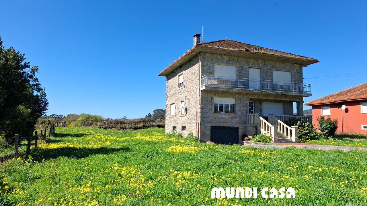 4 bedroom Townhouse for sale in Rianxo with garage - € 350,000 (Ref: 9711157)