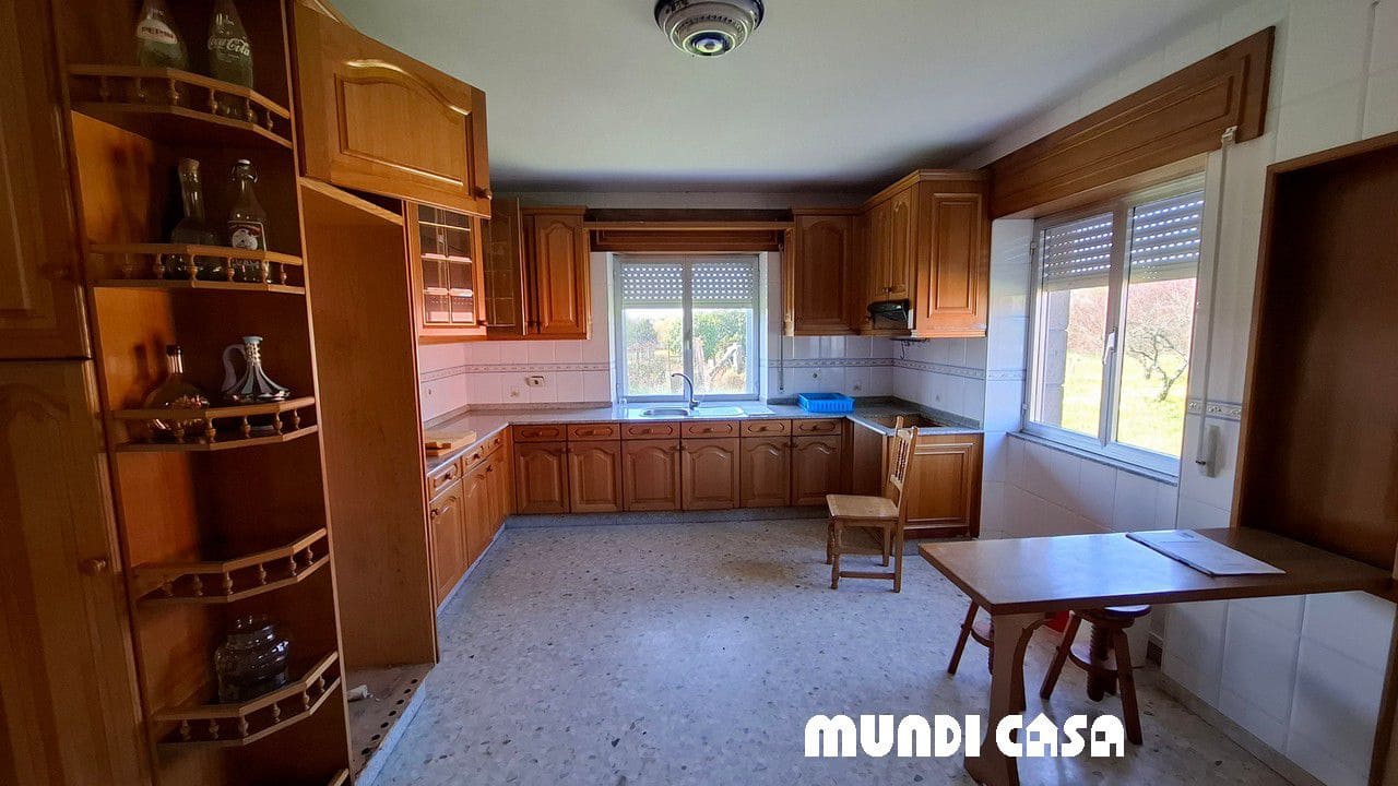 4 bedroom Townhouse for sale in Rianxo with garage - € 350,000 (Ref: 9711157)