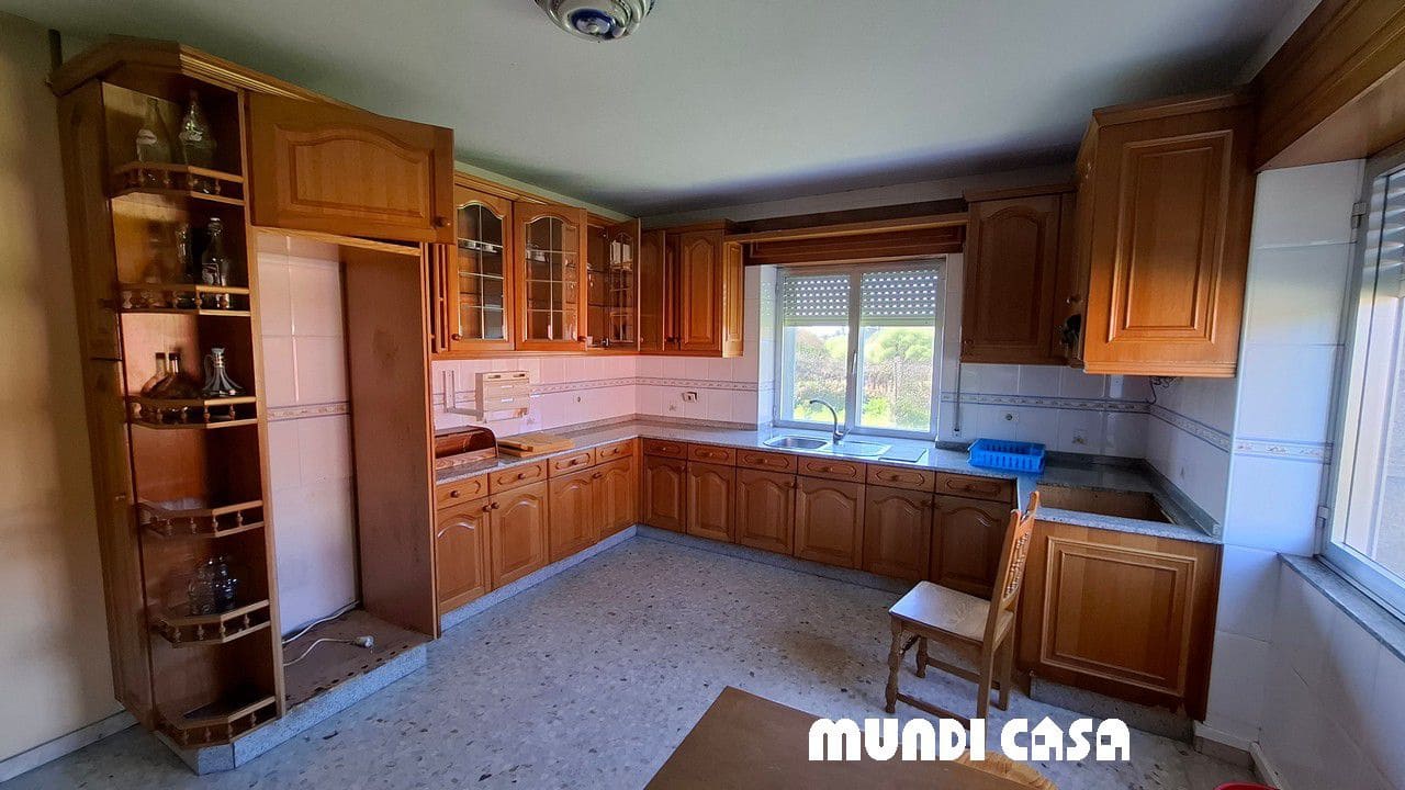 4 bedroom Townhouse for sale in Rianxo with garage - € 350,000 (Ref: 9711157)