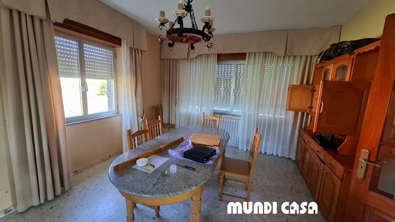 4 bedroom Townhouse for sale in Rianxo with garage - € 350,000 (Ref: 9711157)