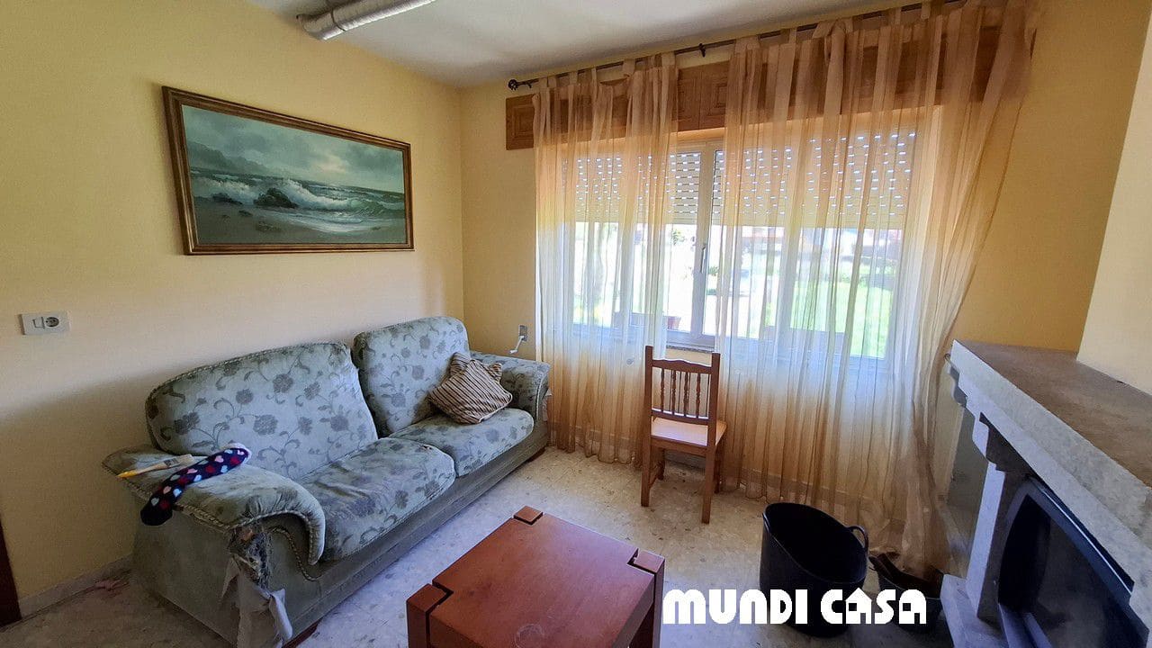 4 bedroom Townhouse for sale in Rianxo with garage - € 350,000 (Ref: 9711157)