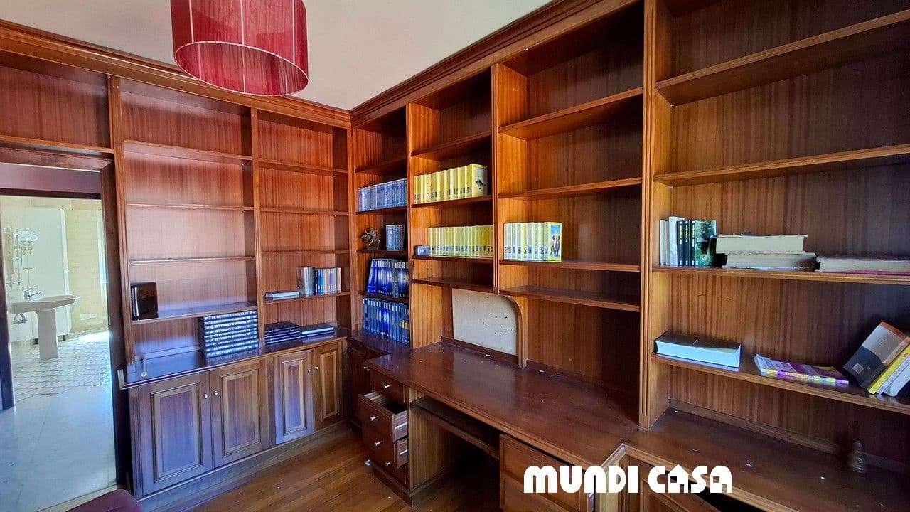4 bedroom Townhouse for sale in Rianxo with garage - € 350,000 (Ref: 9711157)