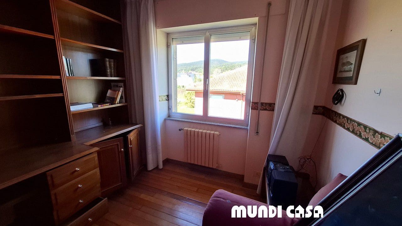 4 bedroom Townhouse for sale in Rianxo with garage - € 350,000 (Ref: 9711157)