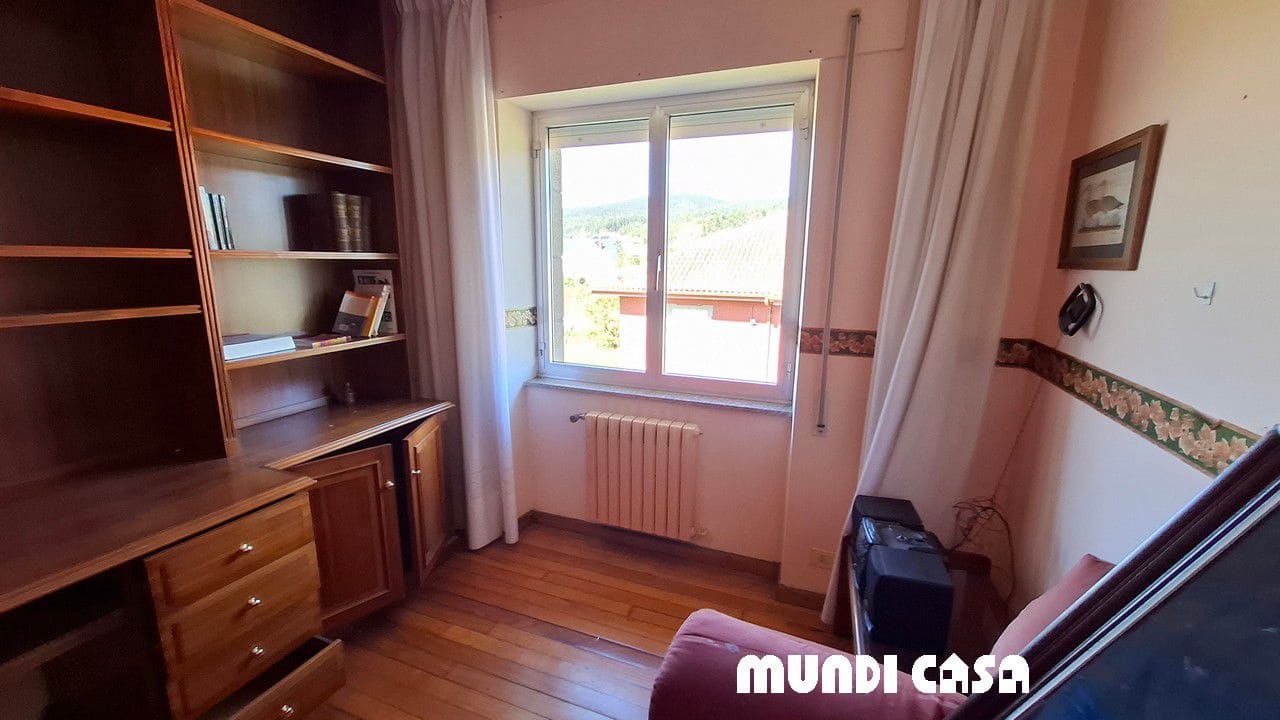 4 bedroom Townhouse for sale in Rianxo with garage - € 350,000 (Ref: 9711157)