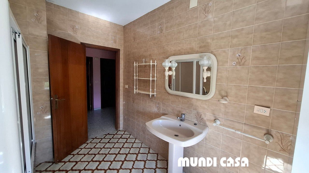 4 bedroom Townhouse for sale in Rianxo with garage - € 350,000 (Ref: 9711157)