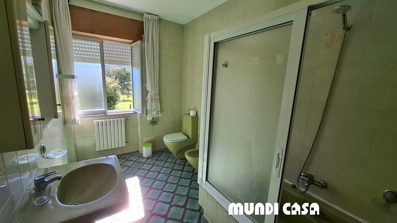 4 bedroom Townhouse for sale in Rianxo with garage - € 350,000 (Ref: 9711157)