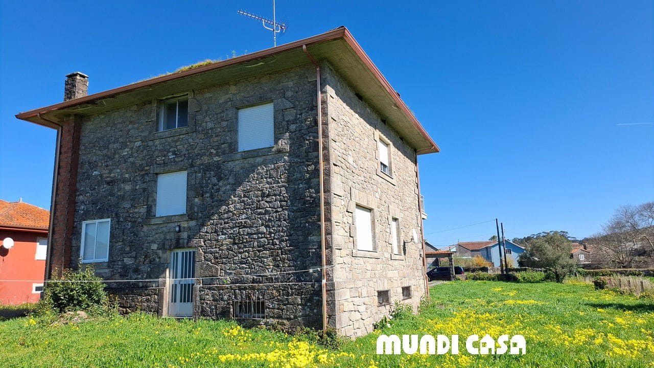 4 bedroom Townhouse for sale in Rianxo with garage - € 350,000 (Ref: 9711157)