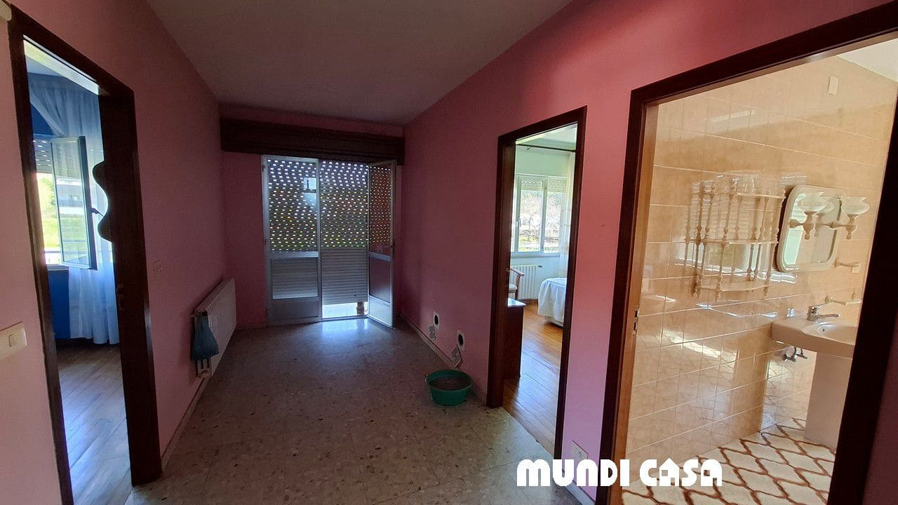 4 bedroom Townhouse for sale in Rianxo with garage - € 350,000 (Ref: 9711157)