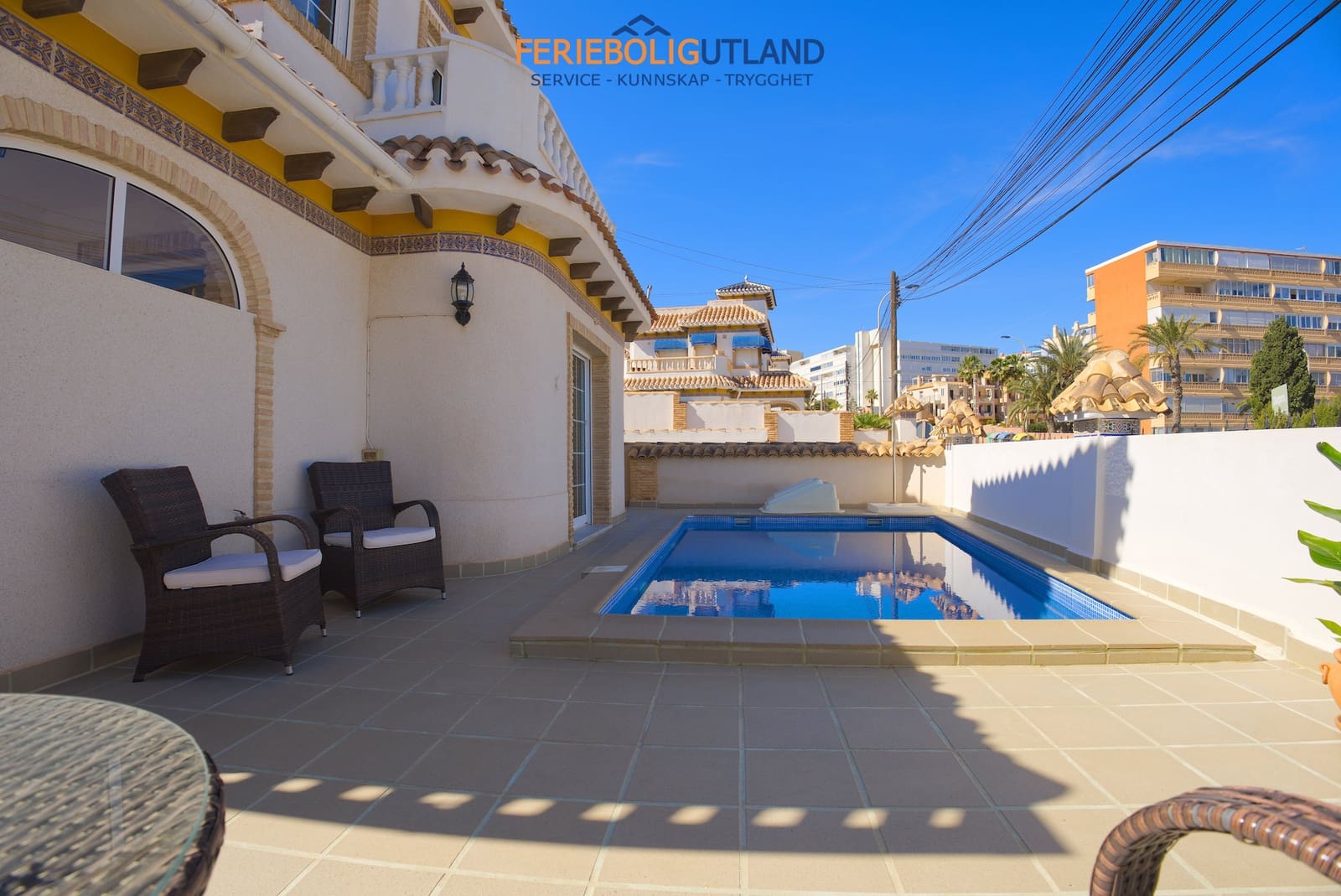 3 sypialnia Willa na sprzedaż w Torrevieja z basenem garażem - 415 000 € (Ref: 10000757)