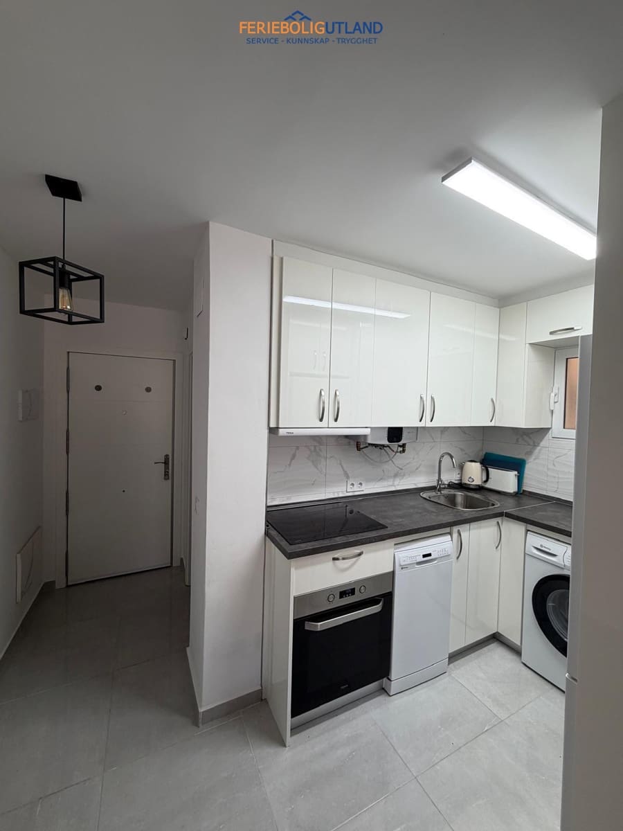 Apartamento de 2 habitaciones en Torrevieja en venta con piscina - 161.000 € (Ref: 10000760)