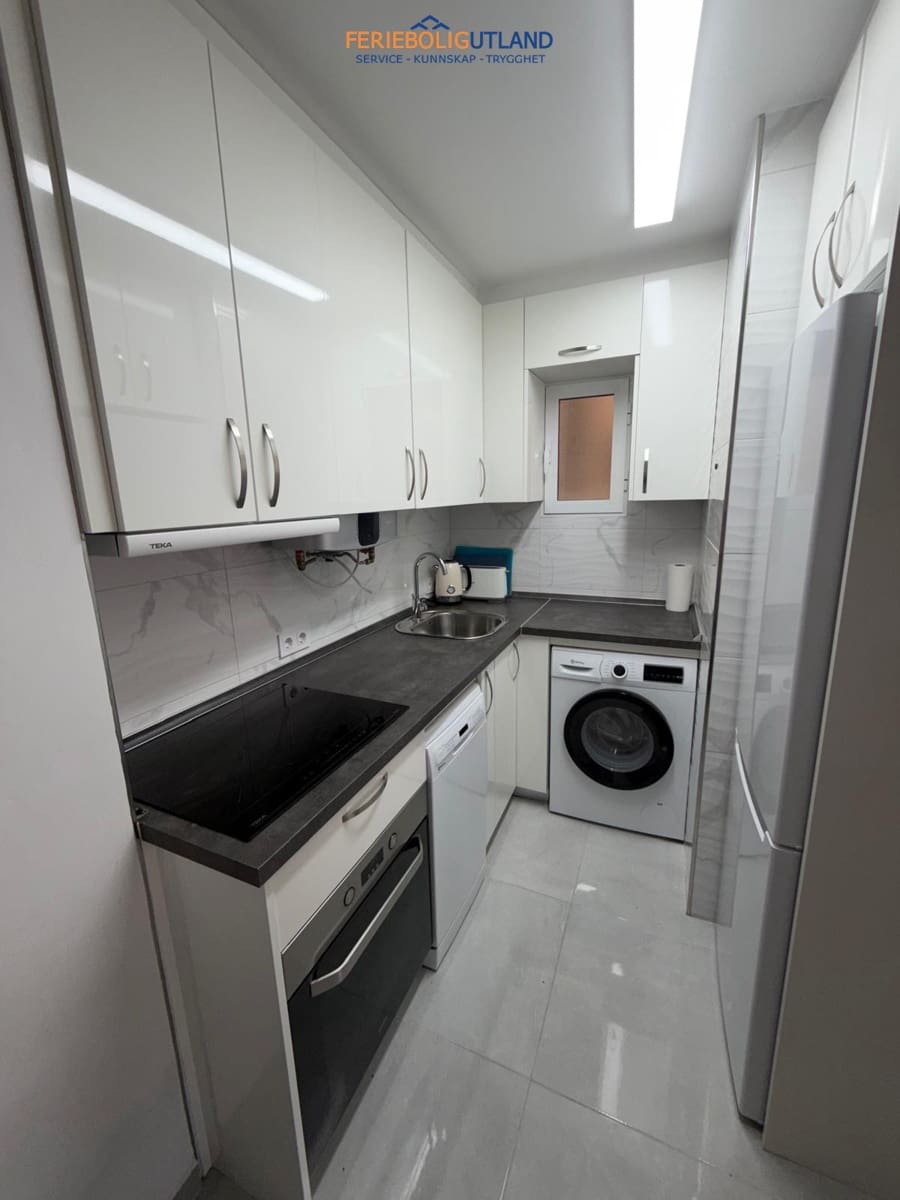 Apartamento de 2 habitaciones en Torrevieja en venta con piscina - 161.000 € (Ref: 10000760)