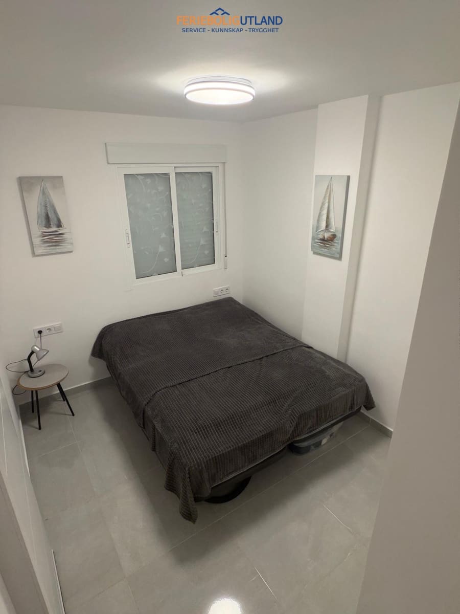 Apartamento de 2 habitaciones en Torrevieja en venta con piscina - 161.000 € (Ref: 10000760)
