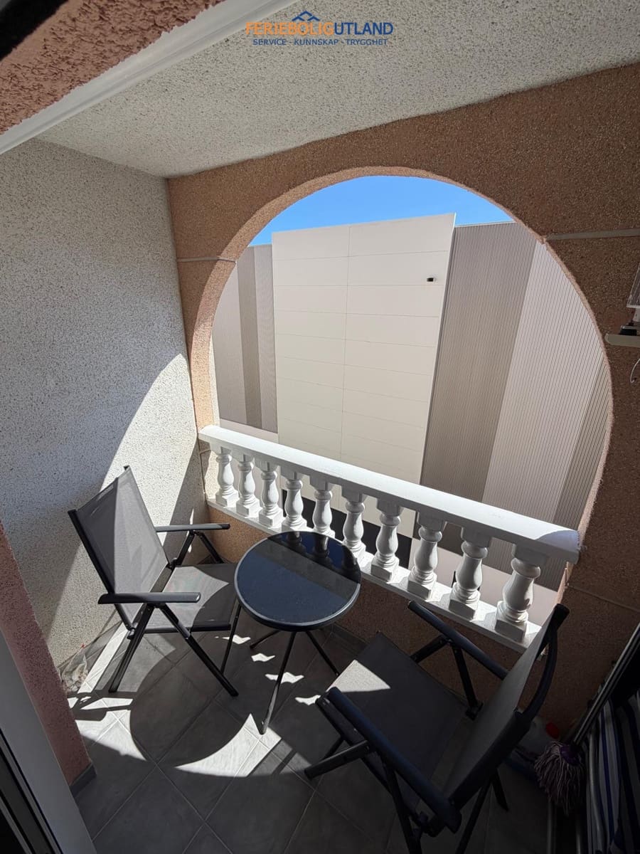 Apartamento de 2 habitaciones en Torrevieja en venta con piscina - 161.000 € (Ref: 10000760)