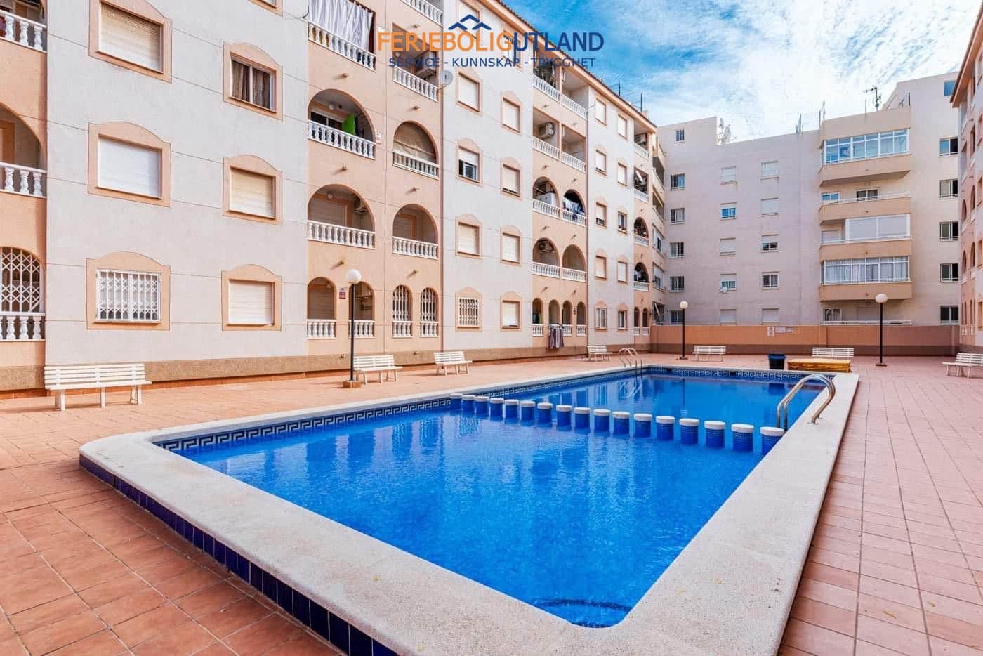 Apartamento de 2 habitaciones en Torrevieja en venta con piscina - 161.000 € (Ref: 10000760)