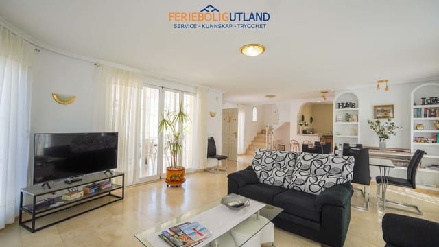 3 slaapkamer Villa te koop in Playa Flamenca, Orihuela met zwembad garage - € 490.000 (Ref: 10000761)