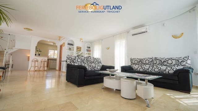 3 slaapkamer Villa te koop in Playa Flamenca, Orihuela met zwembad garage - € 490.000 (Ref: 10000761)