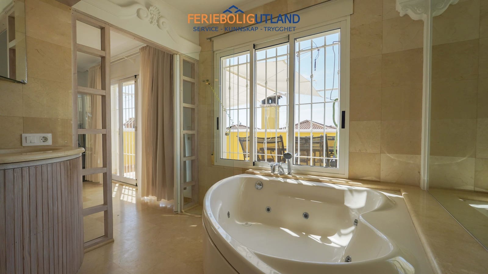 3 soverom Villa til salgs i Playa Flamenca med svømmebasseng garasje - € 490 000 (Ref: 10000761)