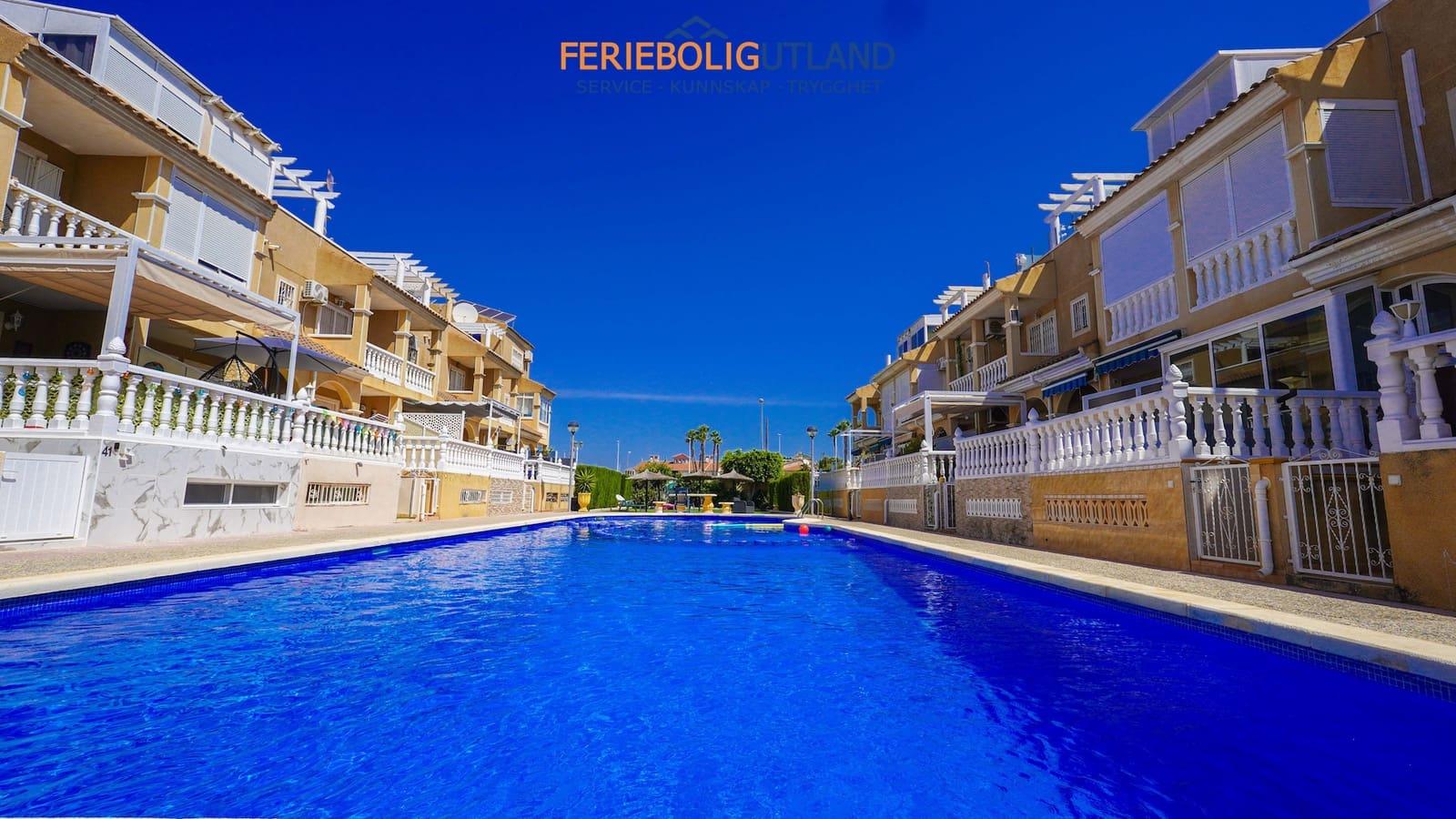 3 soverom Villa til salgs i Playa Flamenca med svømmebasseng garasje - € 490 000 (Ref: 10000761)