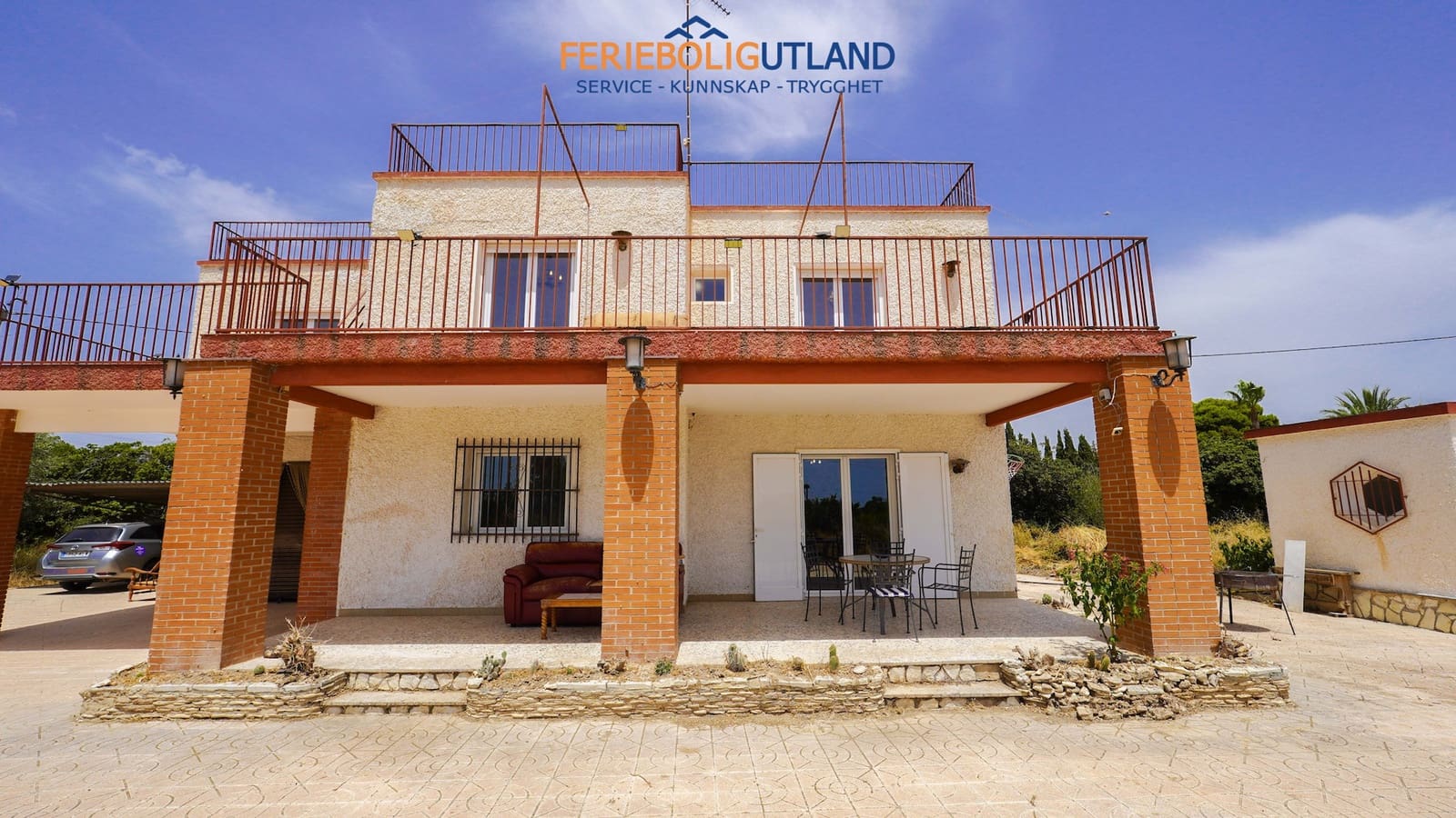 4 bedroom Villa for sale in Elche / Elx with pool garage - € 299,000 (Ref: 10000763)