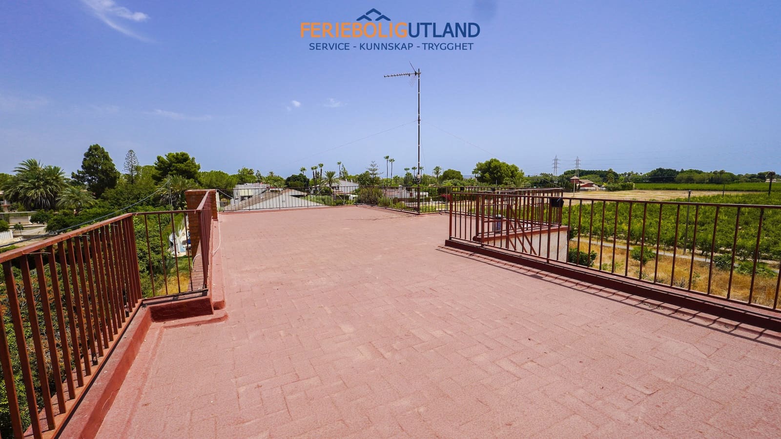 4 bedroom Villa for sale in Elche / Elx with pool garage - € 299,000 (Ref: 10000763)