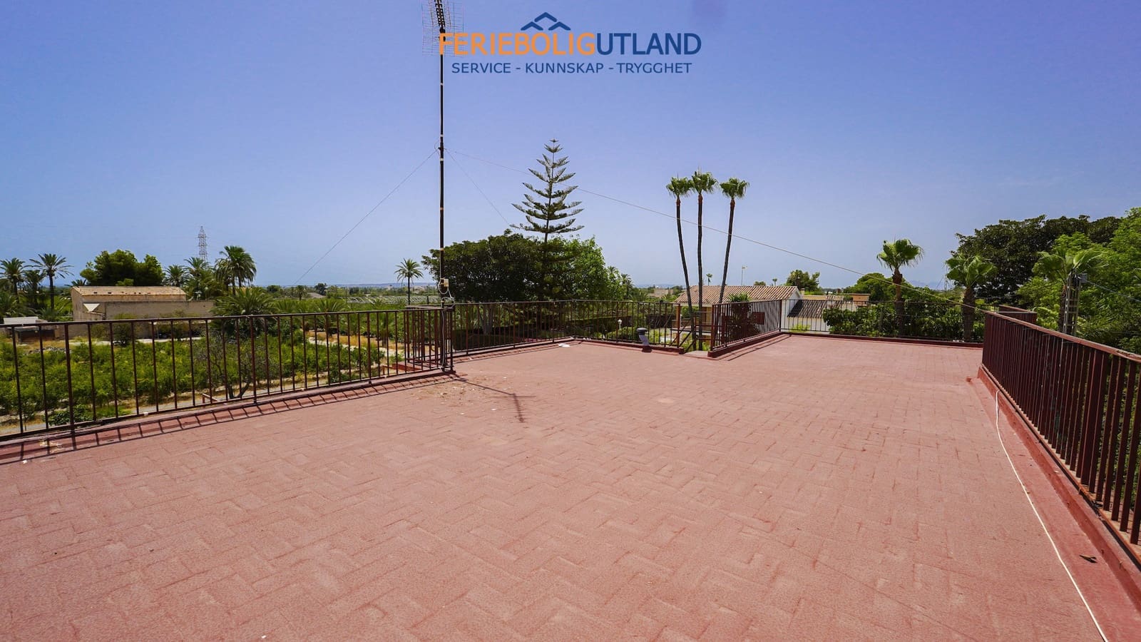 4 bedroom Villa for sale in Elche / Elx with pool garage - € 299,000 (Ref: 10000763)