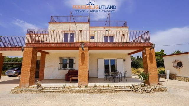 4 bedroom Villa for sale in Las Bayas, Elche / Elx with pool garage - € 299,000 (Ref: 10000763)