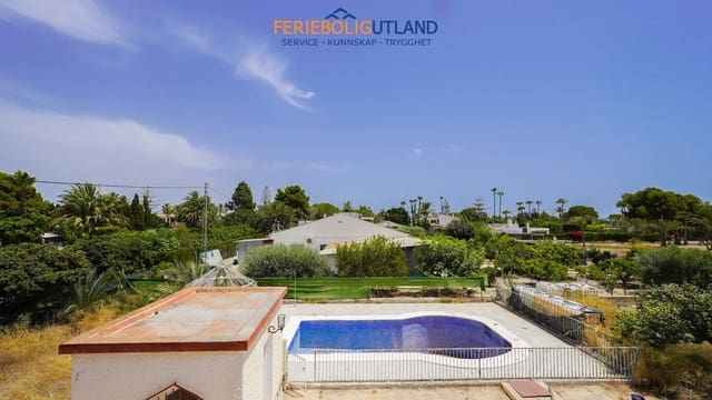 4 bedroom Villa for sale in Las Bayas, Elche / Elx with pool garage - € 299,000 (Ref: 10000763)