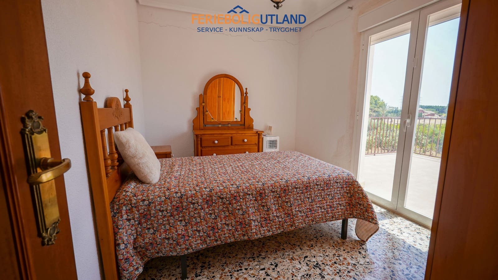 4 bedroom Villa for sale in Elche / Elx with pool garage - € 299,000 (Ref: 10000763)
