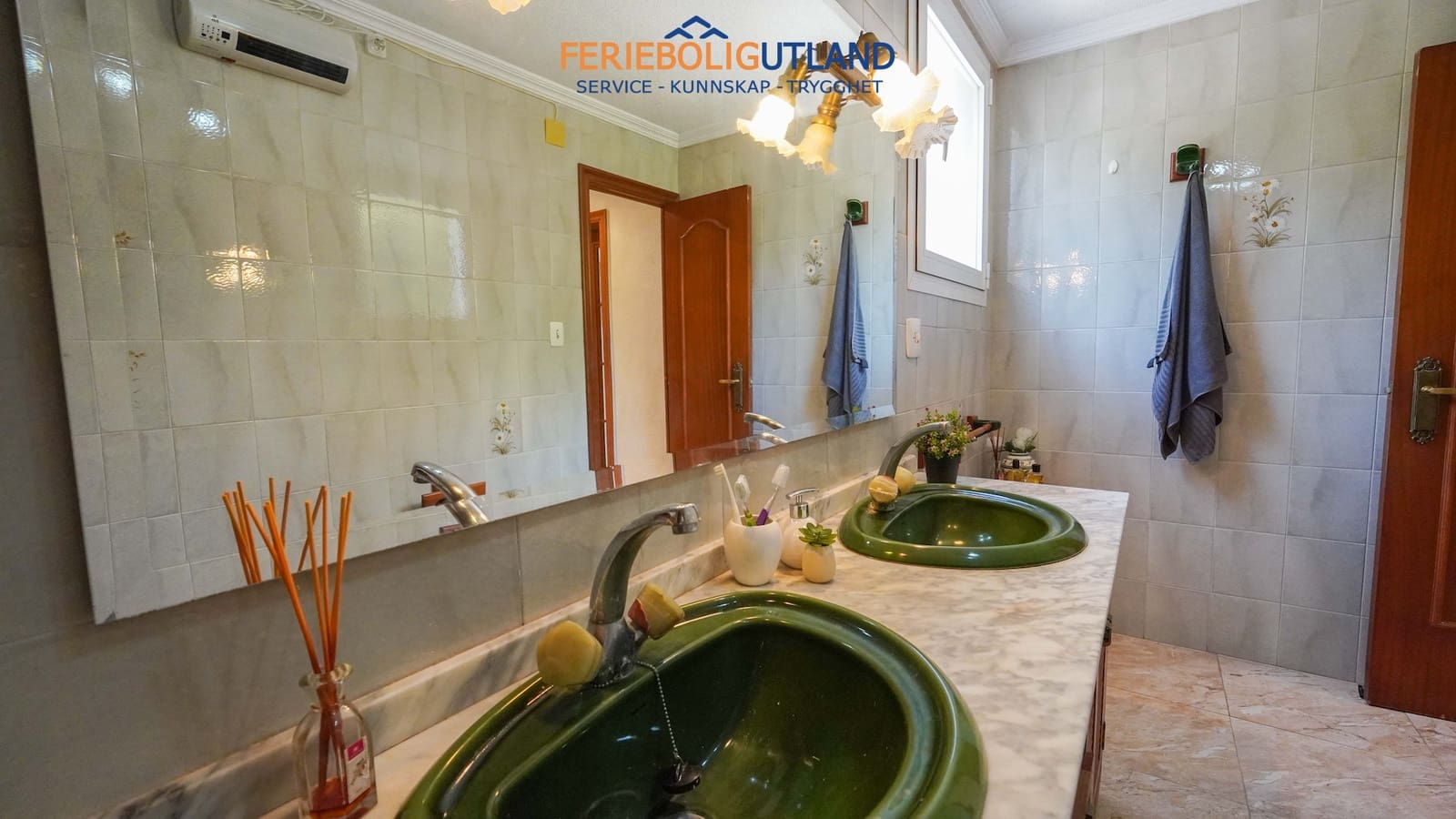 4 bedroom Villa for sale in Elche / Elx with pool garage - € 299,000 (Ref: 10000763)
