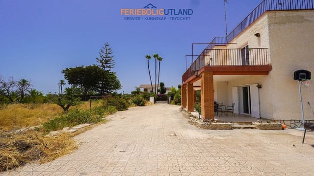 4 bedroom Villa for sale in Las Bayas, Elche / Elx with pool garage - € 299,000 (Ref: 10000763)