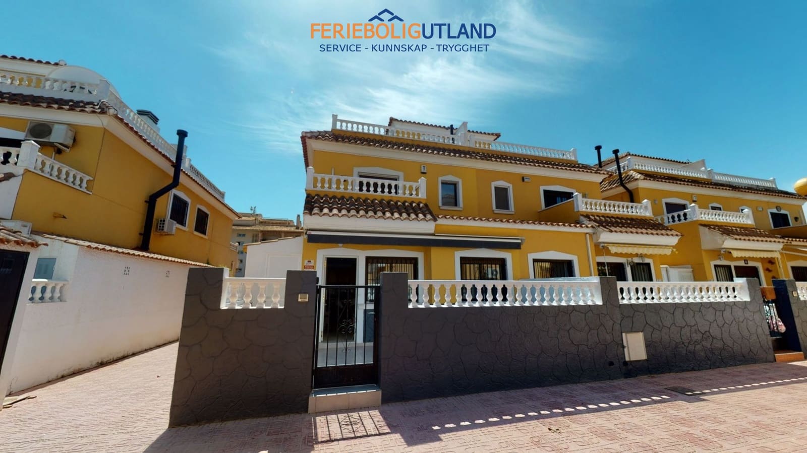 3 chambre Maison de Ville à vendre à Playa Flamenca avec piscine - 229 000 € (Ref: 10000765)