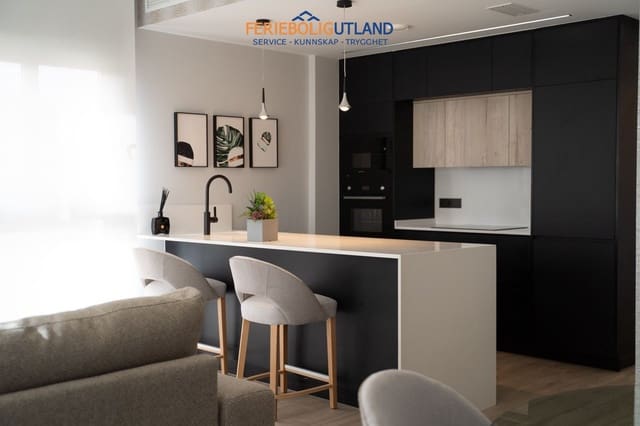 Pareado de 4 habitaciones en Punta Prima, Orihuela en venta con piscina garaje - 699.900 € (Ref: 10000782)