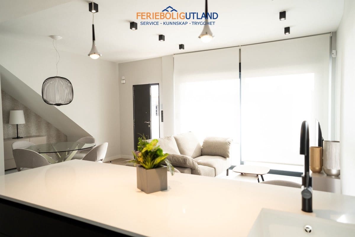 Pareado de 4 habitaciones en Orihuela Costa en venta con piscina garaje - 699.900 € (Ref: 10000782)