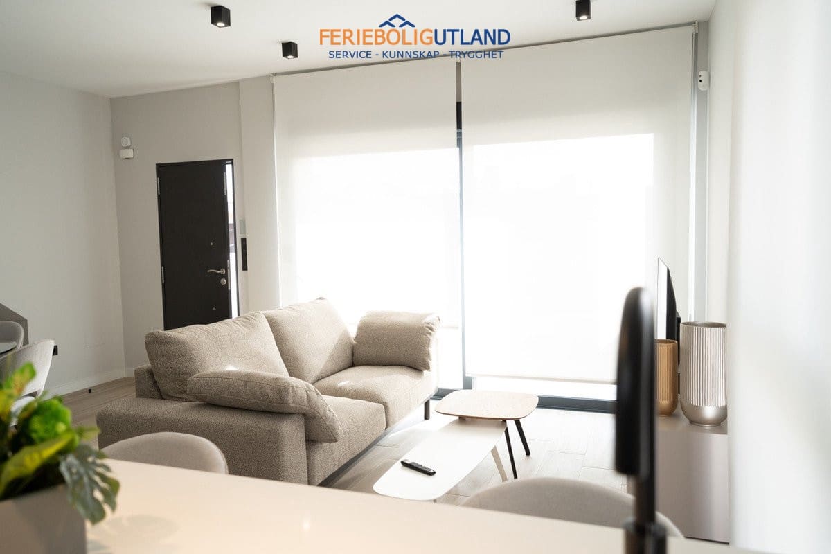 Pareado de 4 habitaciones en Orihuela Costa en venta con piscina garaje - 699.900 € (Ref: 10000782)