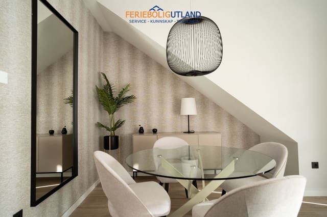 Pareado de 4 habitaciones en Punta Prima, Orihuela en venta con piscina garaje - 699.900 € (Ref: 10000782)