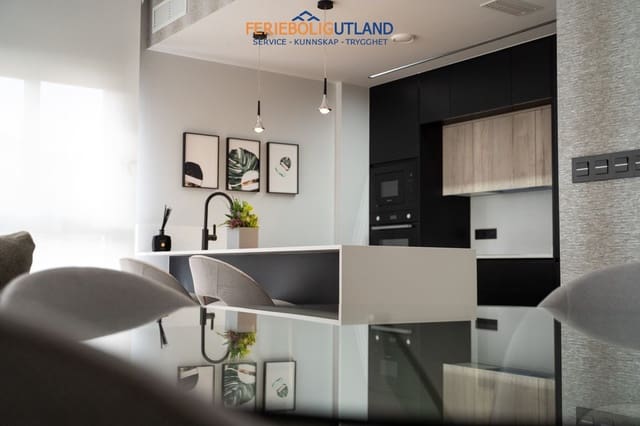 Pareado de 4 habitaciones en Punta Prima, Orihuela en venta con piscina garaje - 699.900 € (Ref: 10000782)